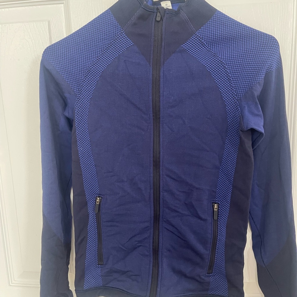lululemon Women’s Blue Lightweight Athletic Jacket size 2